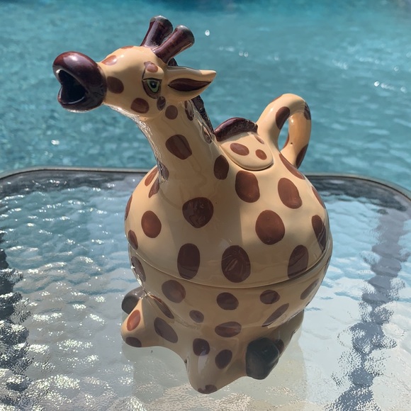 New Blue Sky Giraffe Tea Pot for One - Picture 3 of 11